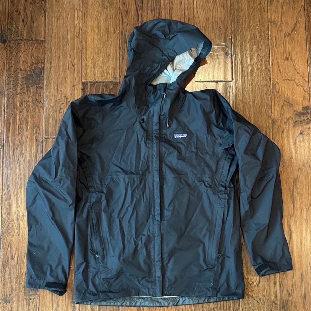 Patagonia Black Raincoat LIKE NEW size medium